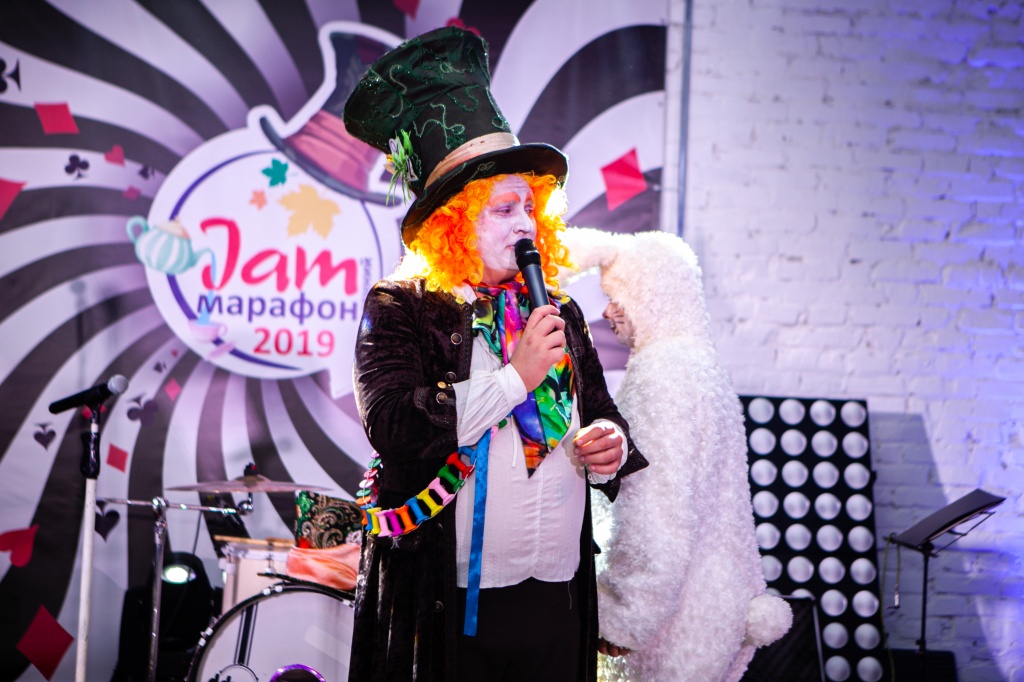 Стройка Jam марафон 2019. Шляпная вечеринка.jpg